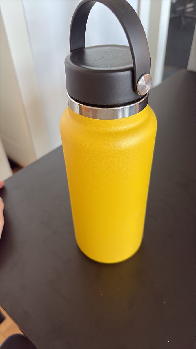 Borracce & Thermos: Hydro Flask water bottle yellow – Usato da Zürich venduto da faaabiaaan
