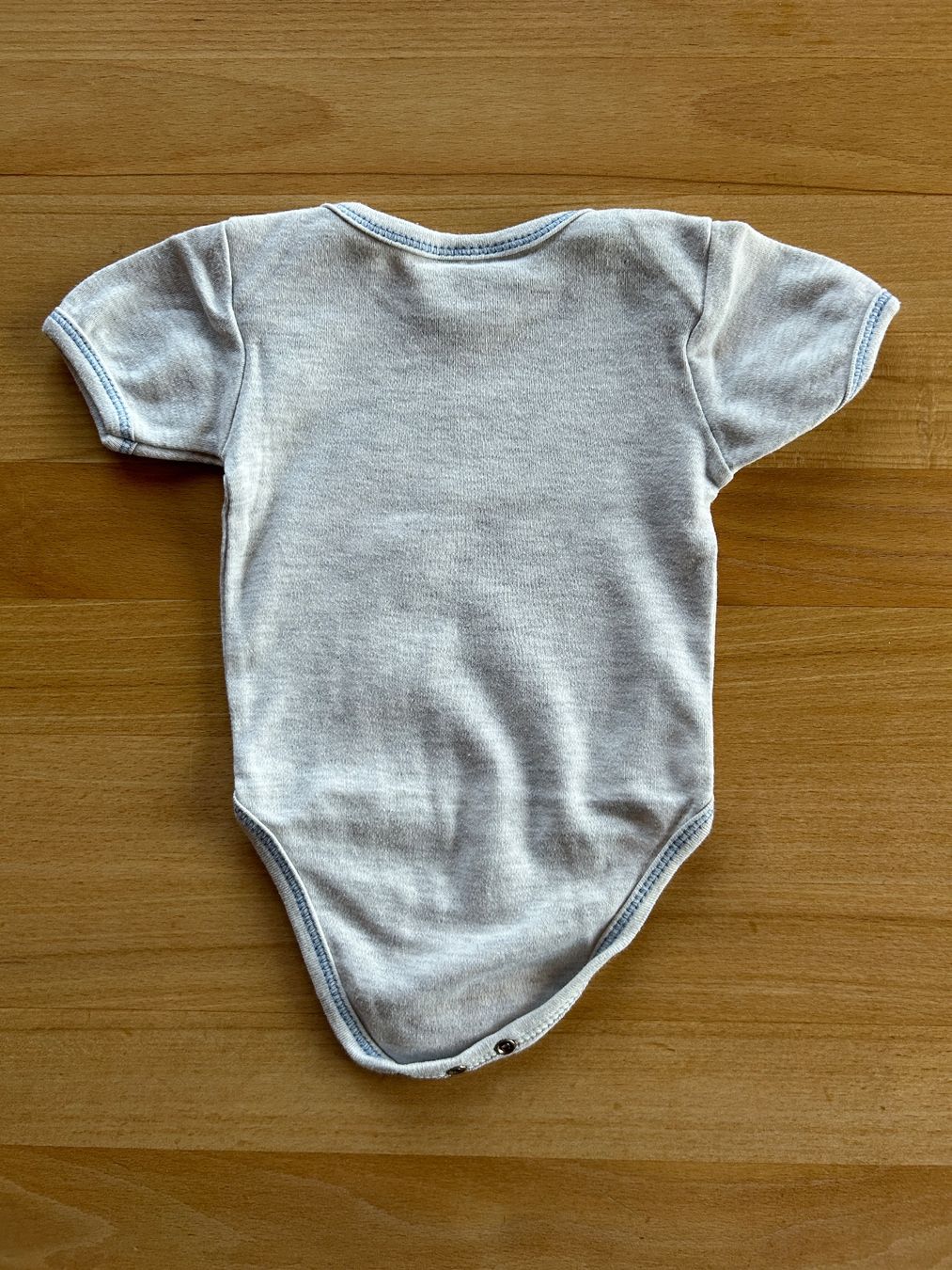 Unterwäsche: Graues Baby Body Grösse 50/56 – Gebraucht aus Grosswangen von che_gr 2