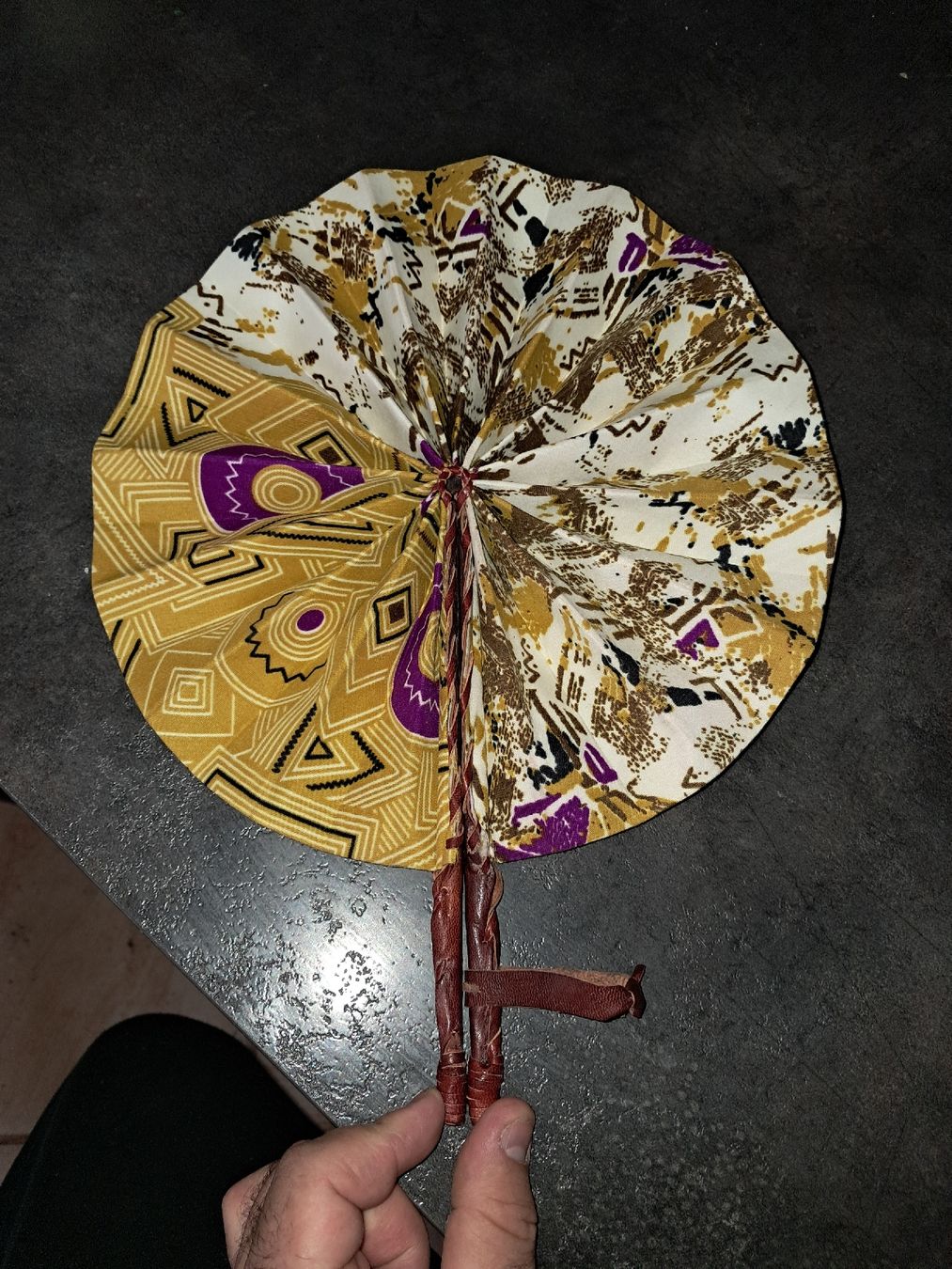 Altro in Decorazioni & Accessori: éventail a main pliable africain – Nuovo e nell'imballaggio originale da Le locle venduto da juliensaran 2