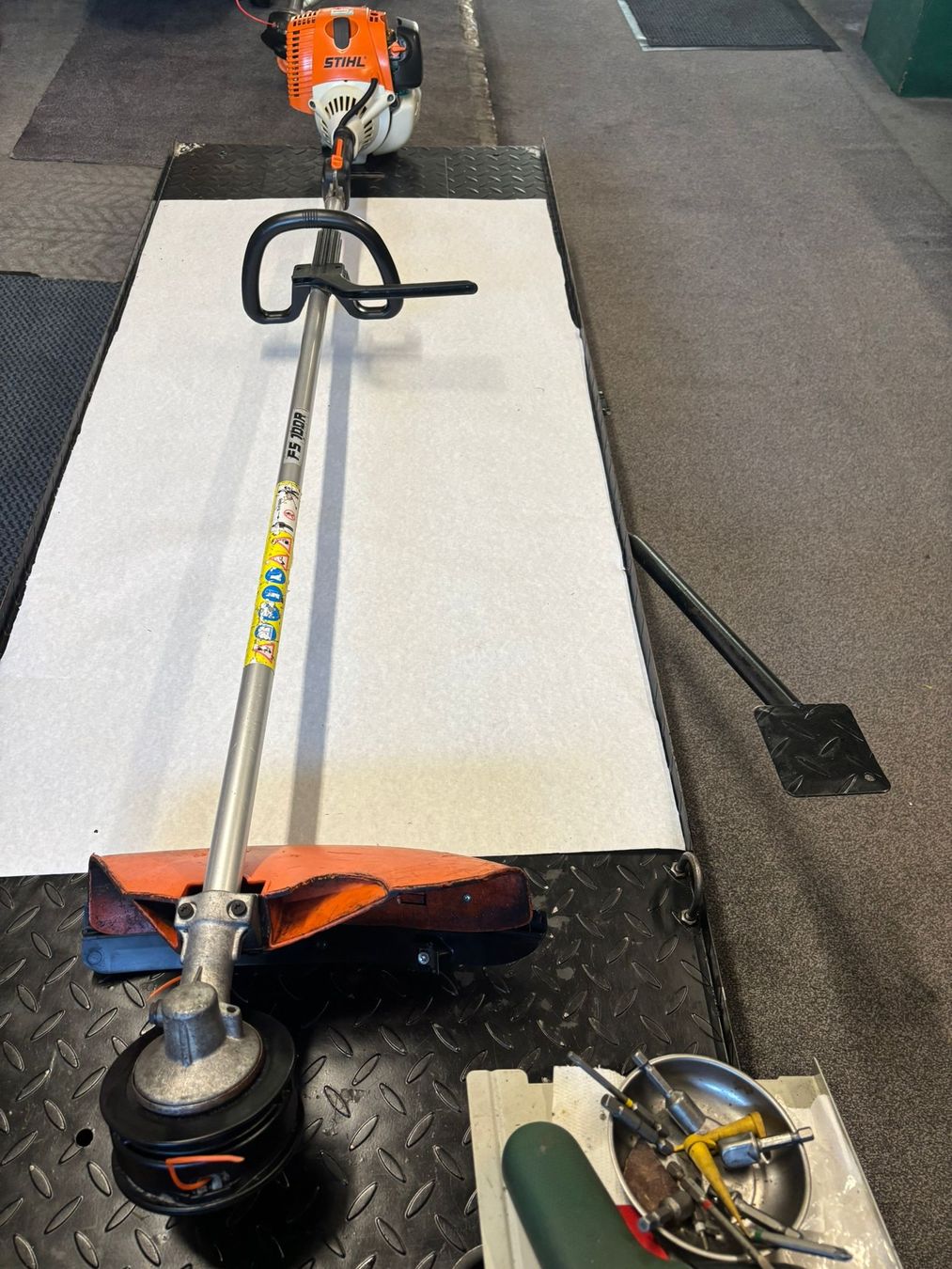 Stihl Tagliaerba: Stihl Rasentrimmer FS100, ab Service – Usato da Bilten venduto da Zschweiz 1