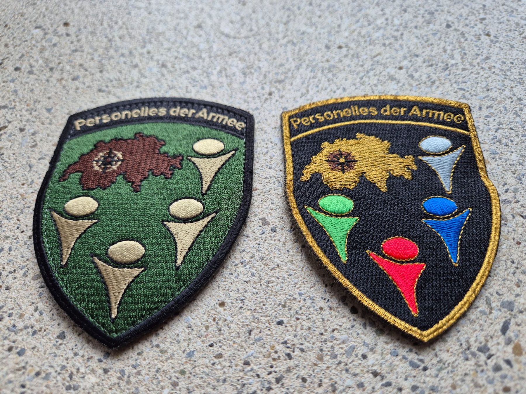 Schweizer Armee Placchette & Badge: *** Badge Set Personelles der Armee mit klett *** – Nuovo e nell'imballaggio originale da Riedholz venduto da fr_sIruP 3