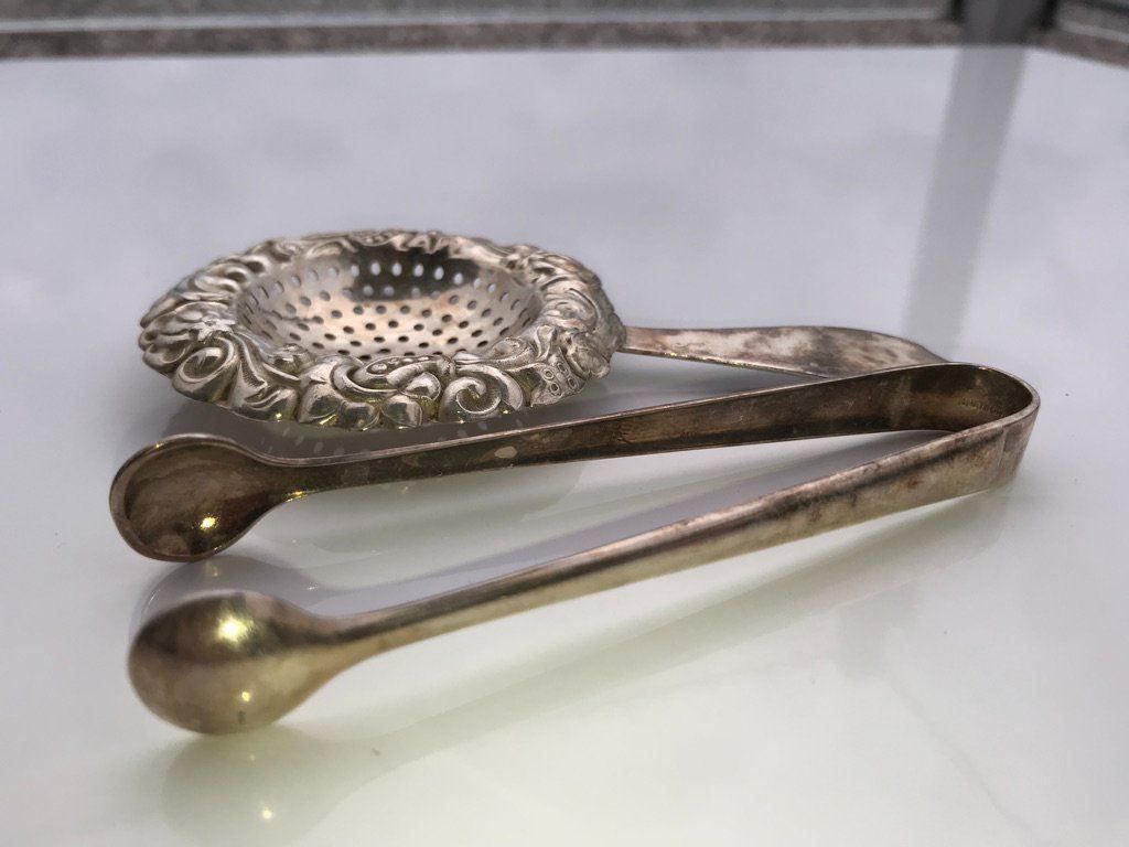 Löffel: Zuckerklumpenzange & Teesieb-Set Silber – Gebraucht aus niederbipp von Esbenz 3