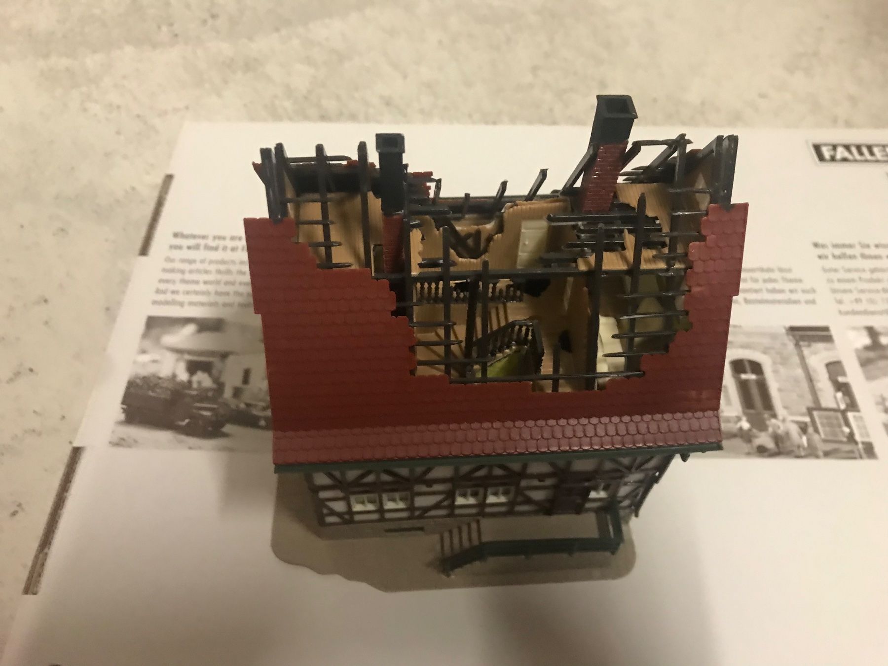Vollmer Modellini di ferrovie: Vollmer 43728 Brennendes Haus – Usato da Opfikon venduto da Sonnenuntergang12