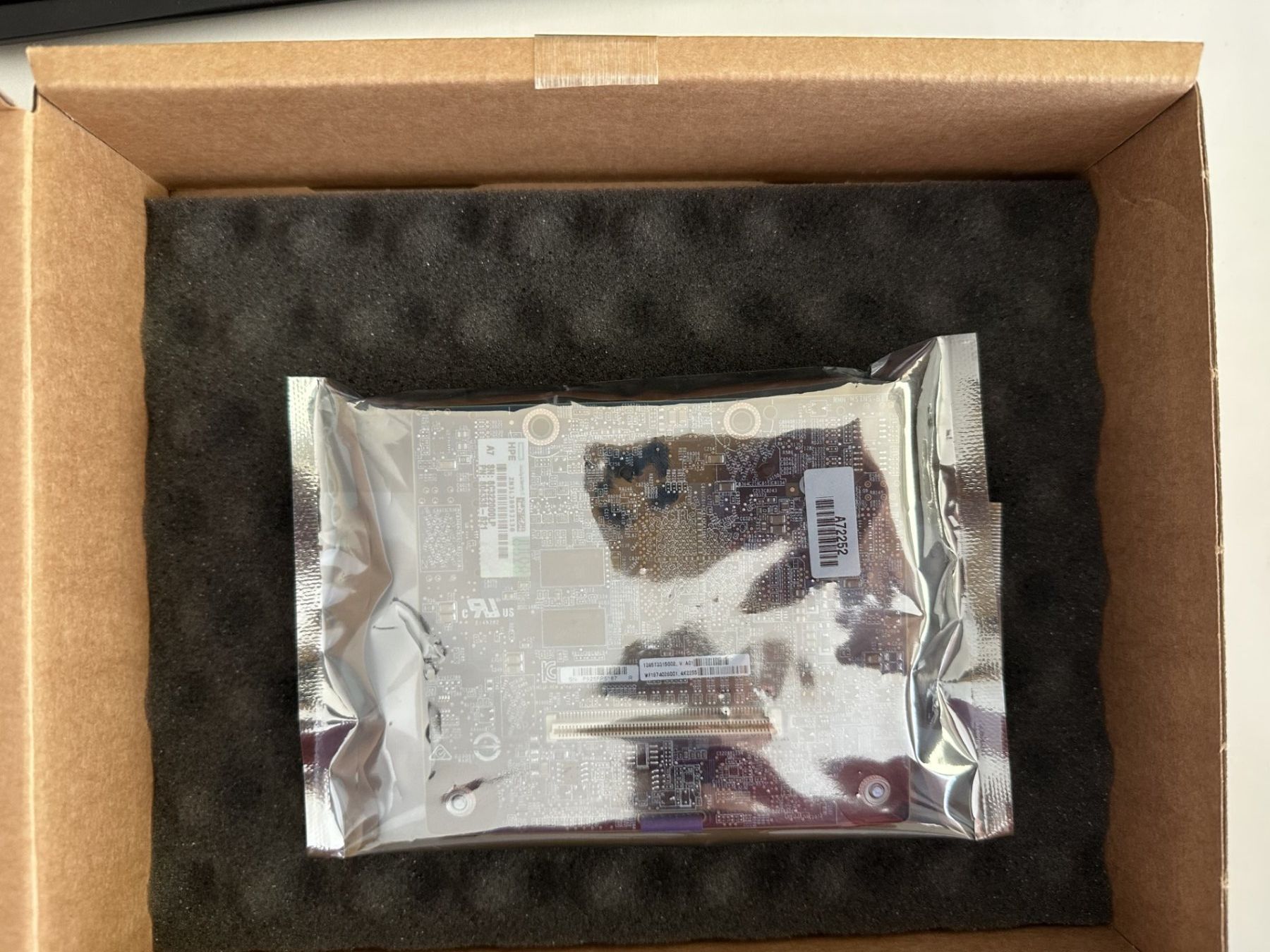 Hewlett Packard Server: HP Smart Array P816i-a SR Gen 10 Controller SP: 836261-001 – Nuovo e nell'imballaggio originale da Münsingen venduto da Hanibal26 2