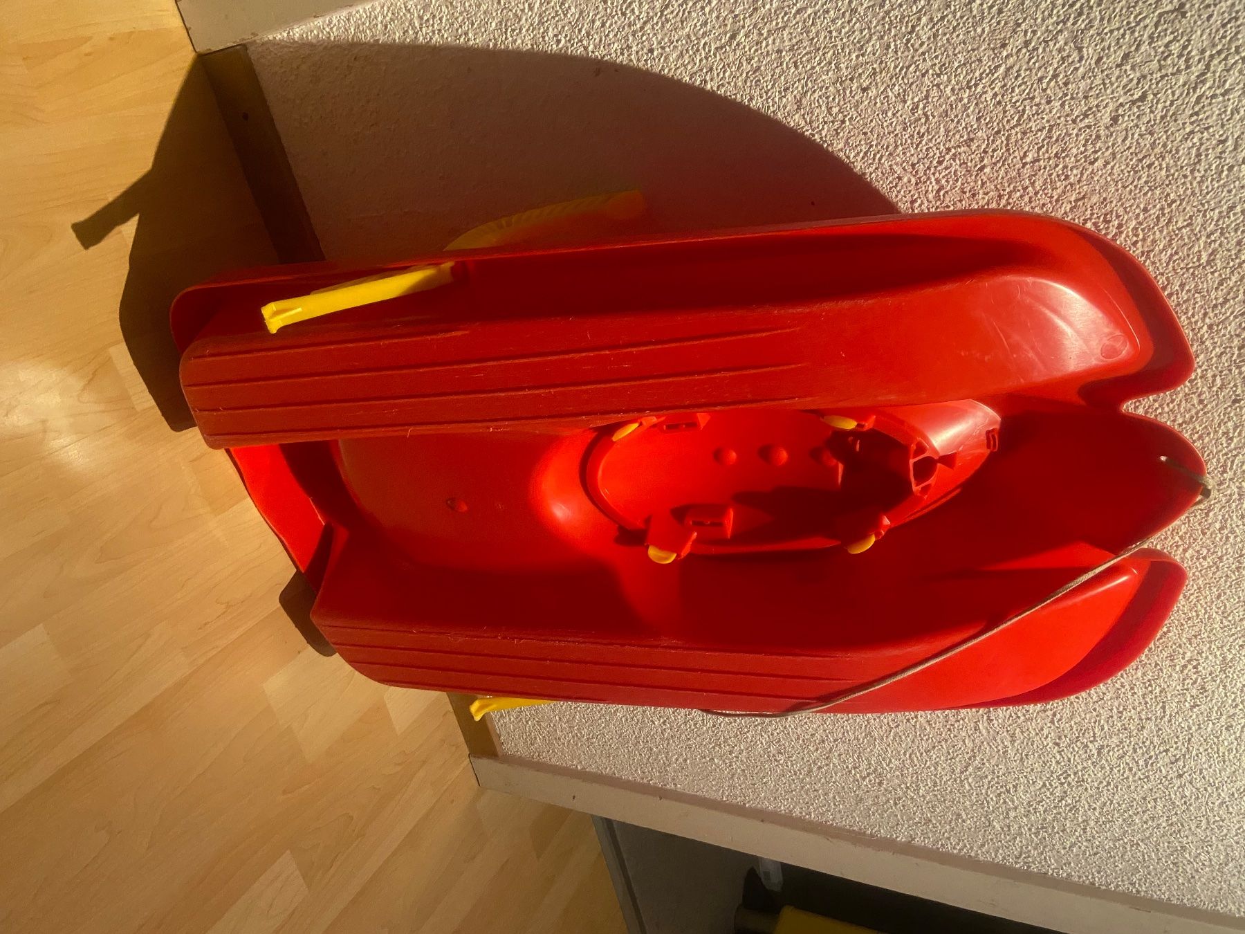 Hamax Schlitteln: roter Schneebob von Hamax – Gebraucht aus Bern von liv_7kz7 2