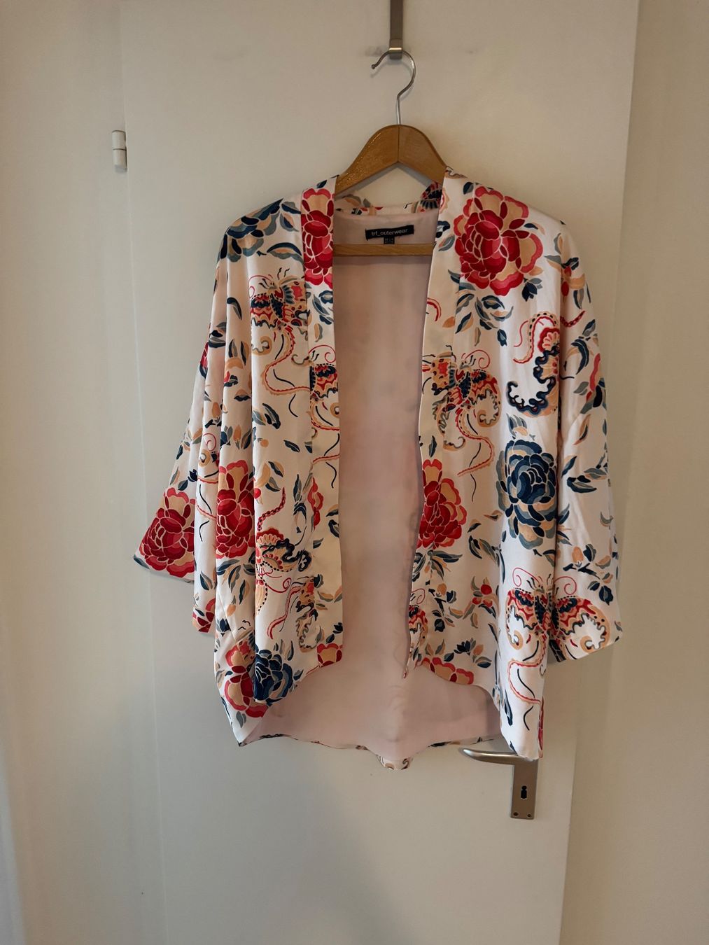Arte internazionale: Kimono mit Blumenmuster Grösse M neuwertig – Usato da Zürich venduto da sofiaalpac
