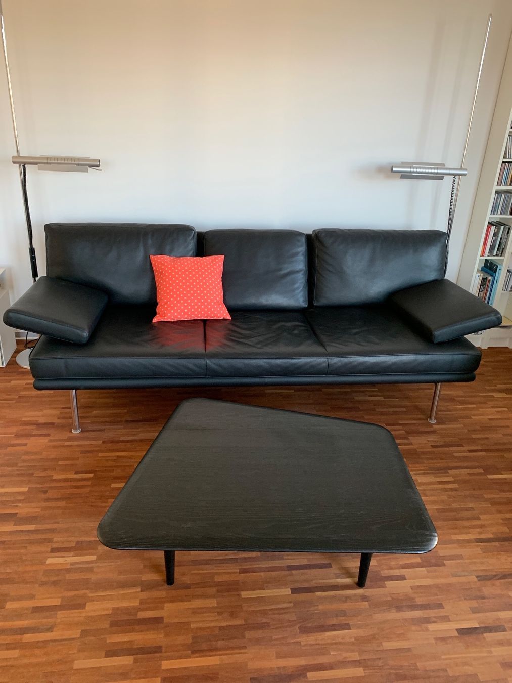 Tom Dixon Tavoli: TOM DIXON: Designer-Couchtisch, Eiche schwarz lackiert – Usato da Luzern venduto da designluzern