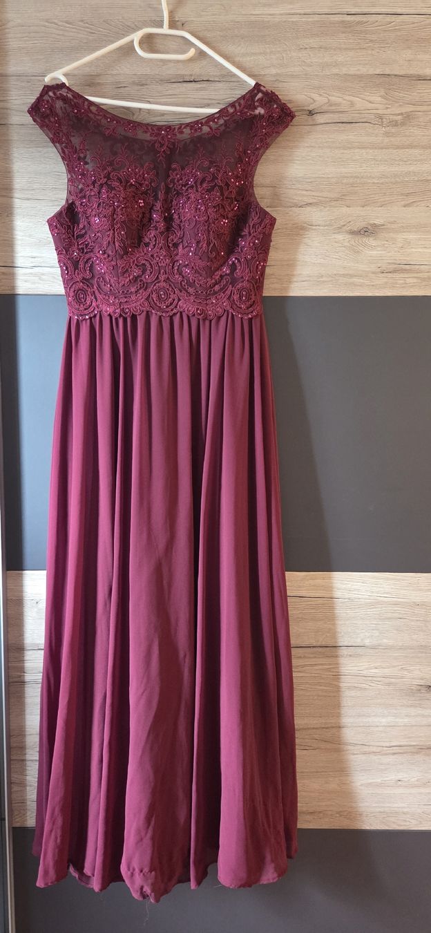 Robes: Bordeux Festkleid Grösse M – D'occasion à Thun par MirandaKim1990