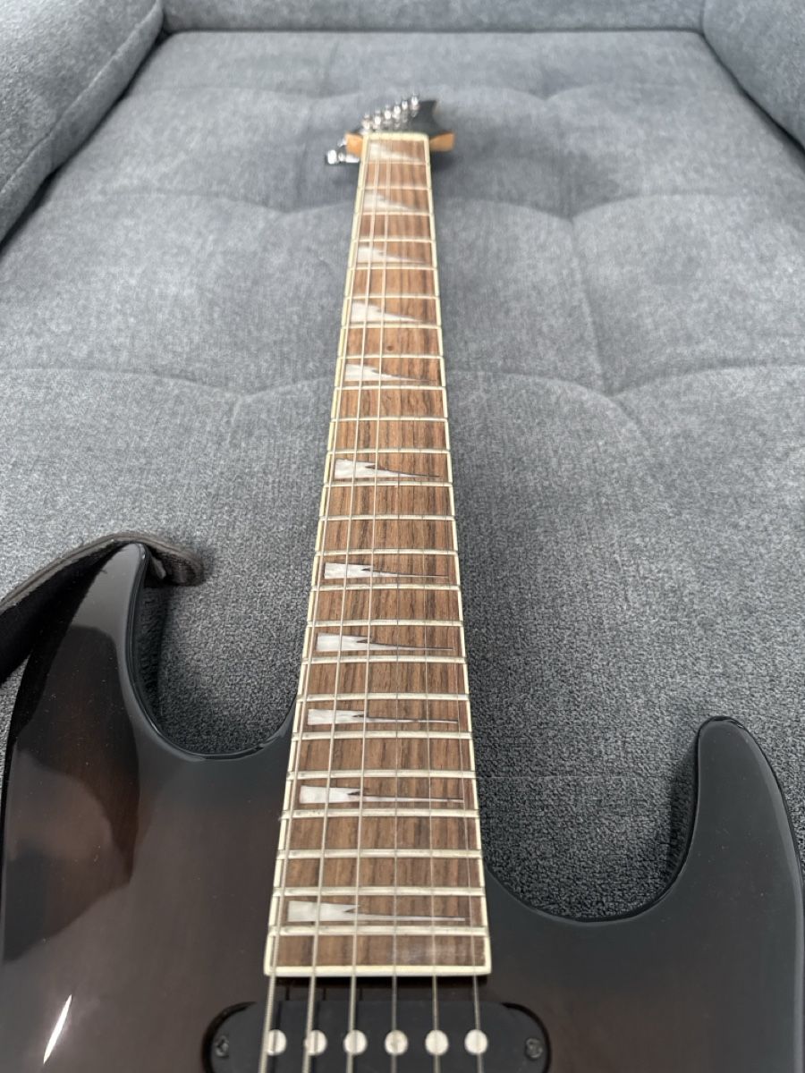 Strumenti musicali: E-Gitarre mit Gurt, Top Zustand – Usato da Hunzenschwil venduto da Amblazing 2