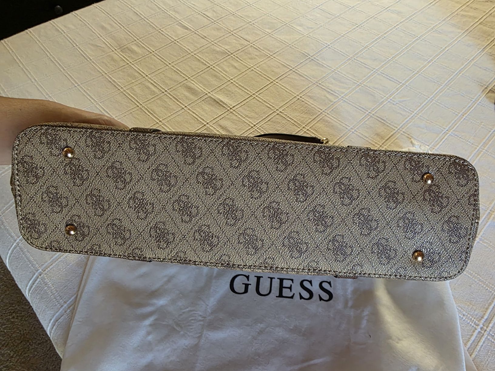 Guess Borse da donna: Sac cabas Guess avec pochette monogramme  – Usato da Collonges venduto da 2D_Collector 2
