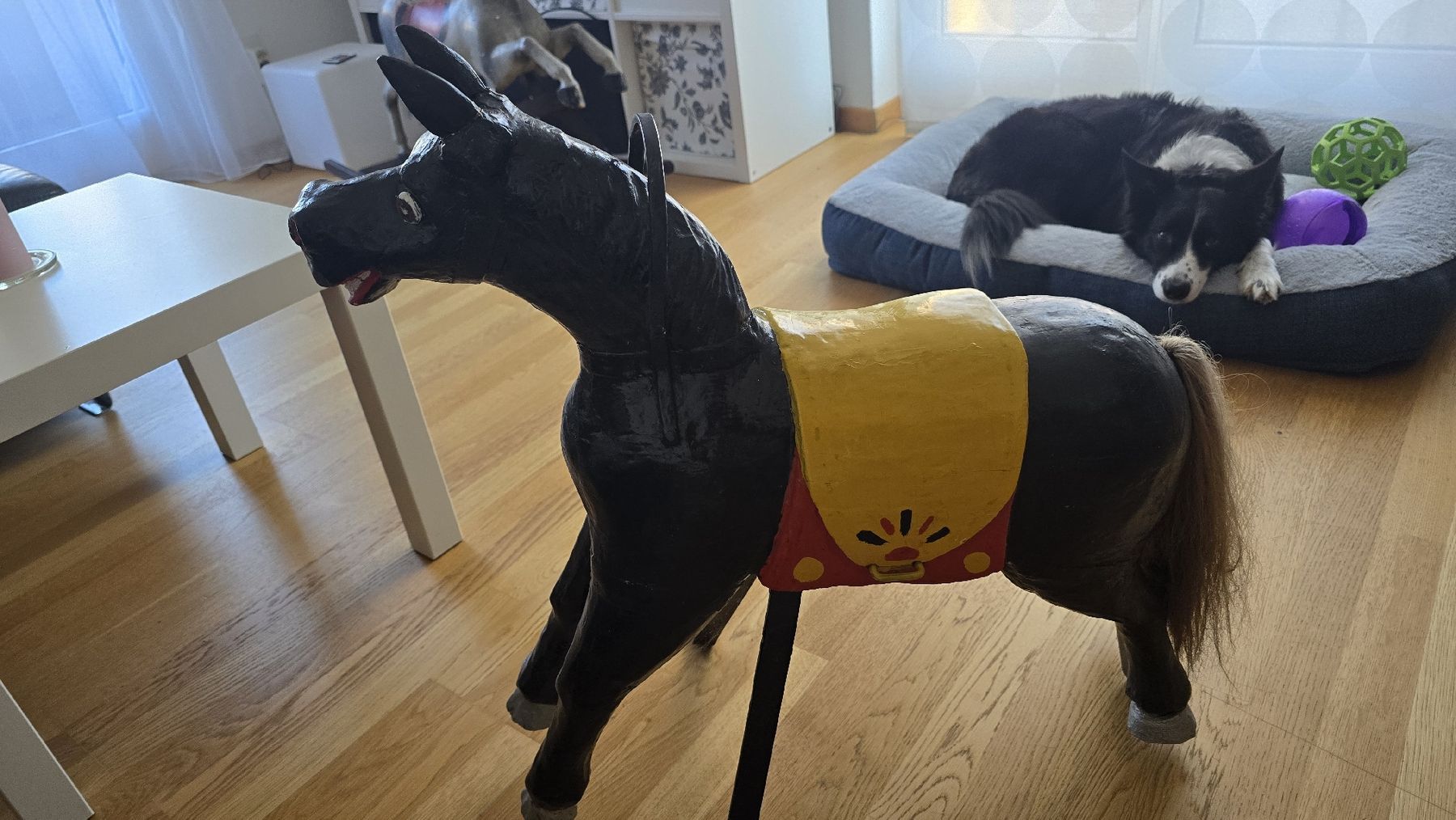 Figuren: Kleines, sehr stabiles "Karusellpferdchen" aus Metall – Gebraucht aus zürich von Wunderkind 2