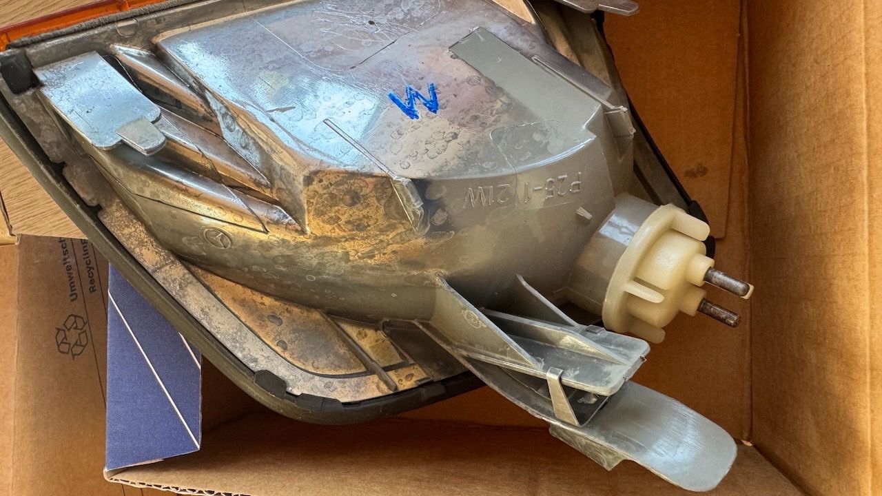 Mercedes-Benz Tutti pezzi di ricambio auto: Blinker Mercedes W124 Original – Usato da Brütten venduto da zhkes 2