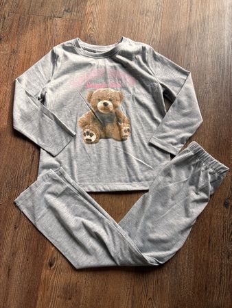 Schönes Pyjama Gr. 122/128, Neu