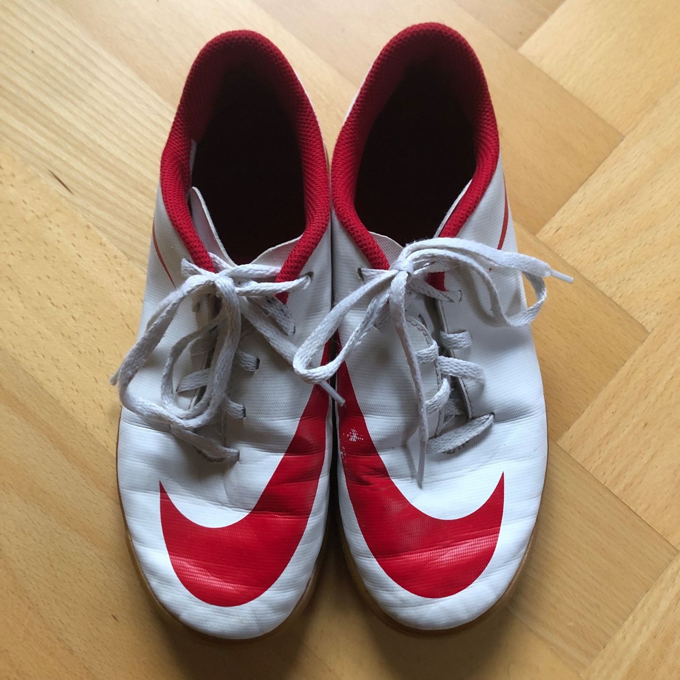 Nike Herrenschuhe: Turnschuhe / Hallenturnschuhe Nike Grösse 37.5 – Gebraucht aus Zürich von rebene 1