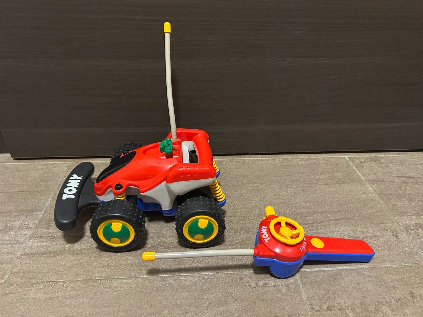 Modellismo RC: Tomy Big Fun Buggy télécommandé vintage 90's – Usato da Lausanne venduto da Retro-geek 1