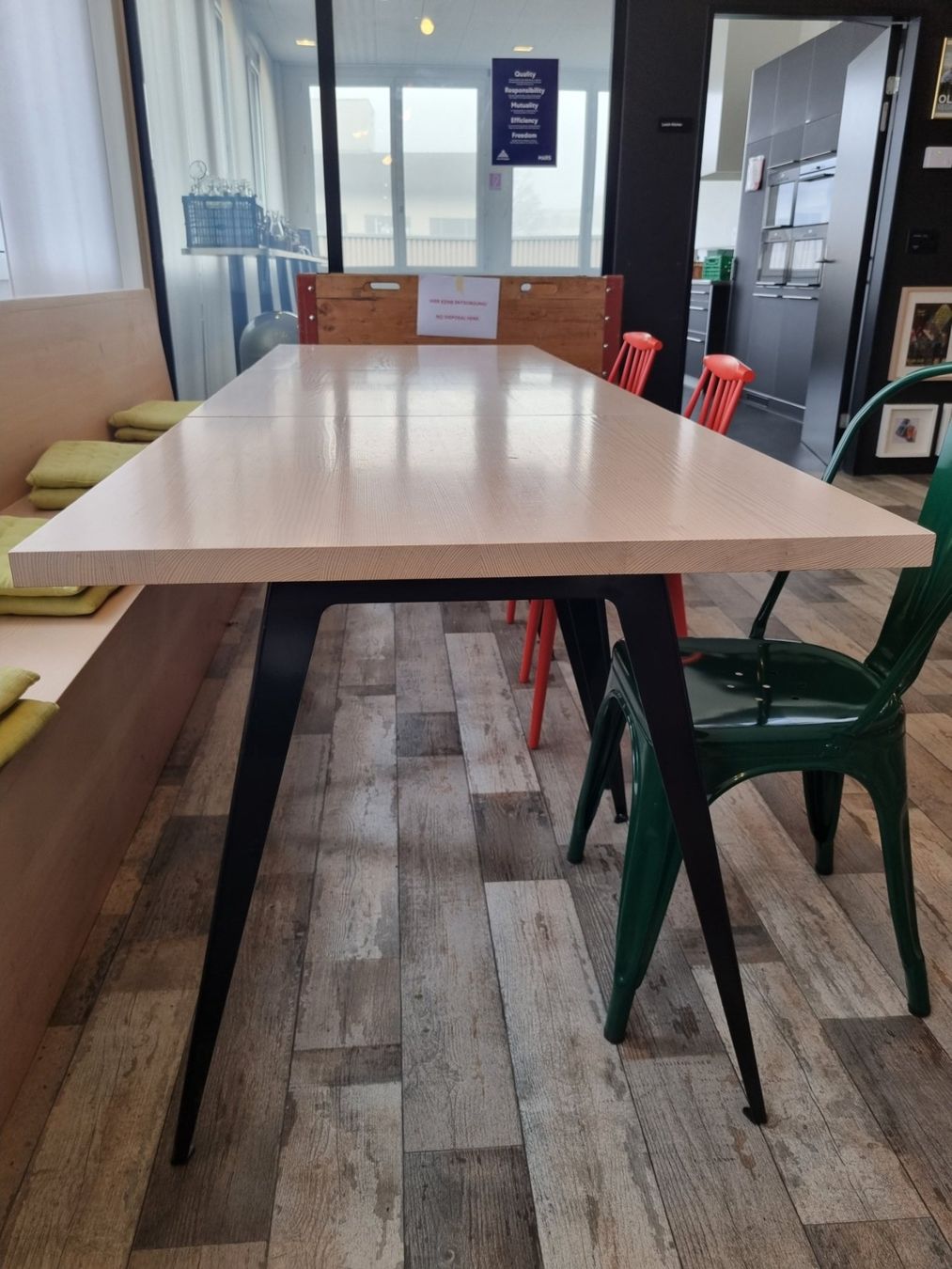 Tavoli: Cafeteria Tisch 80x80 – Usato da Zürich venduto da Zapro 2