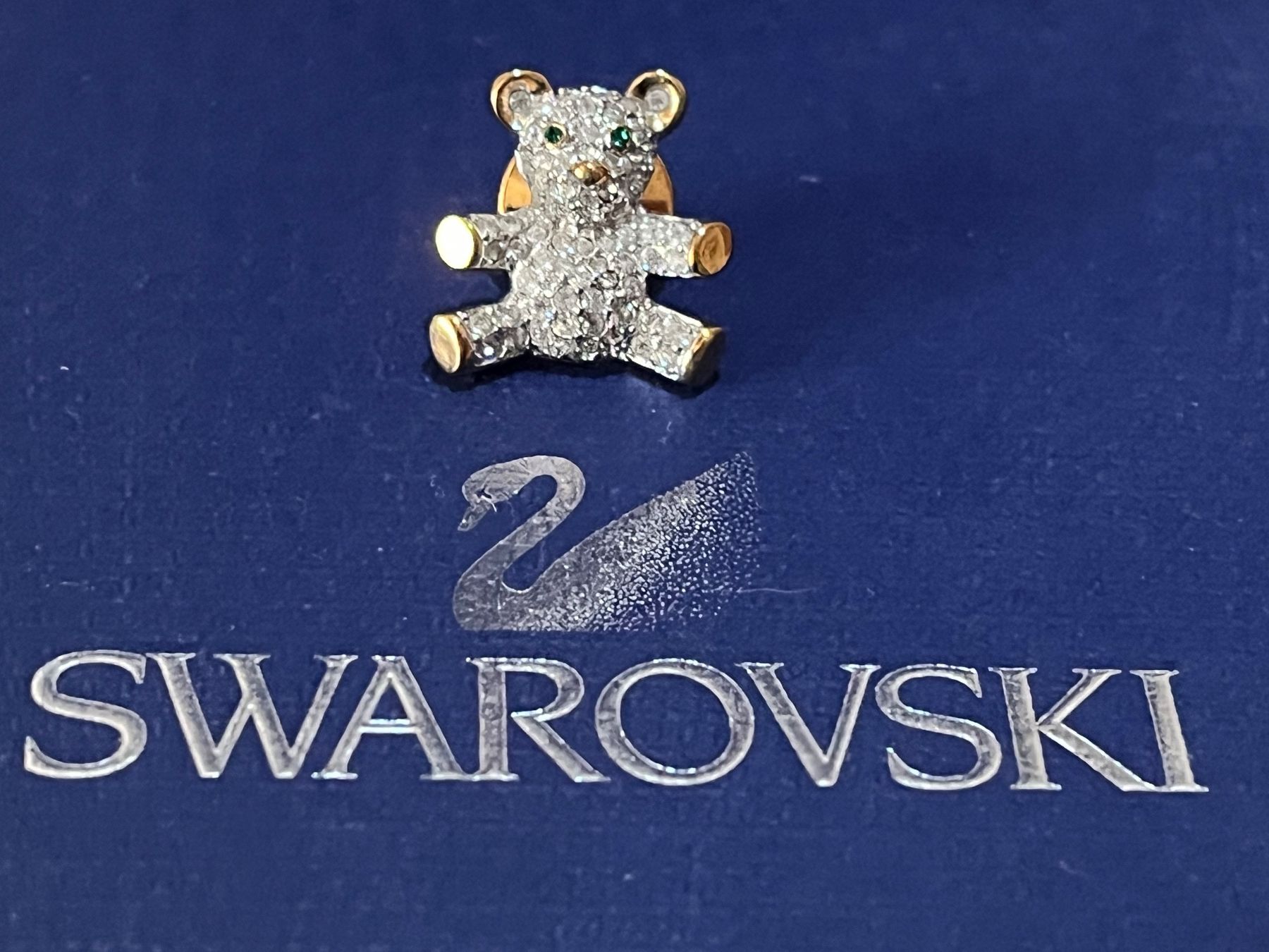 Swarovski Broches & Aiguilles: Swarovski Bär Brosche neu und original – Neuf (Voir description) à Kirchleerau par Dalmi220