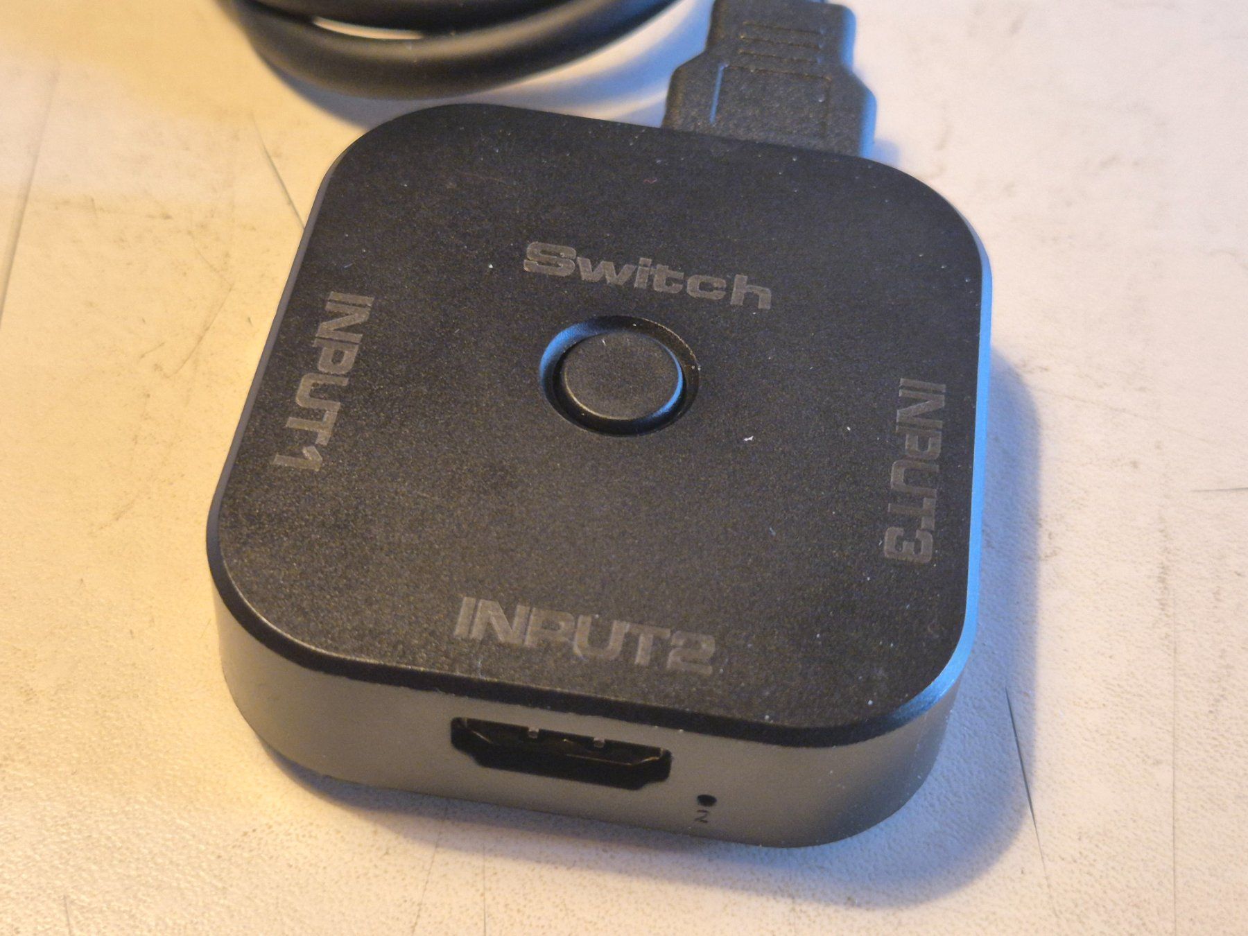 Adaptateurs: 3-fach HDMI 2.1 8K Adapter Splitter Switch Umschaltbox – Neuf avec emballage d'origine à Pratteln par Motodrom
