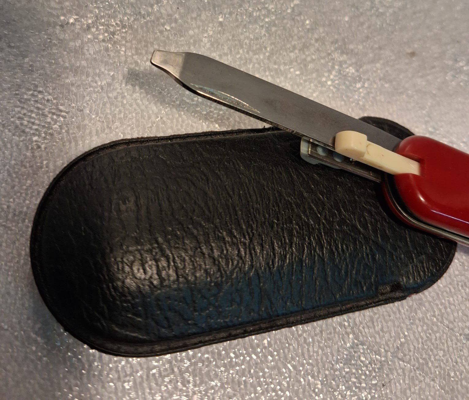 Victorinox Taschenmesser: Victorinox Sackmesser rot klein mit Etui – Gebraucht aus Winterthur von mar_jwg7 5