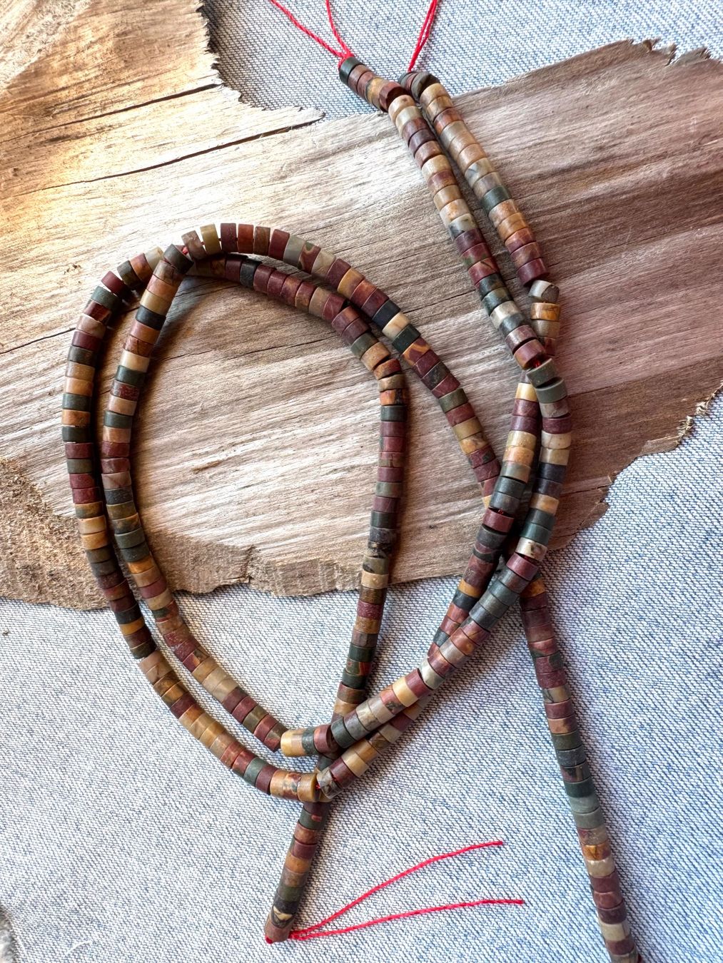 Catenine: Picasso Jaspis    Schlangen - Form    4mm    76cm top Farben – Nuovo e nell'imballaggio originale da Leuggern venduto da gemshow