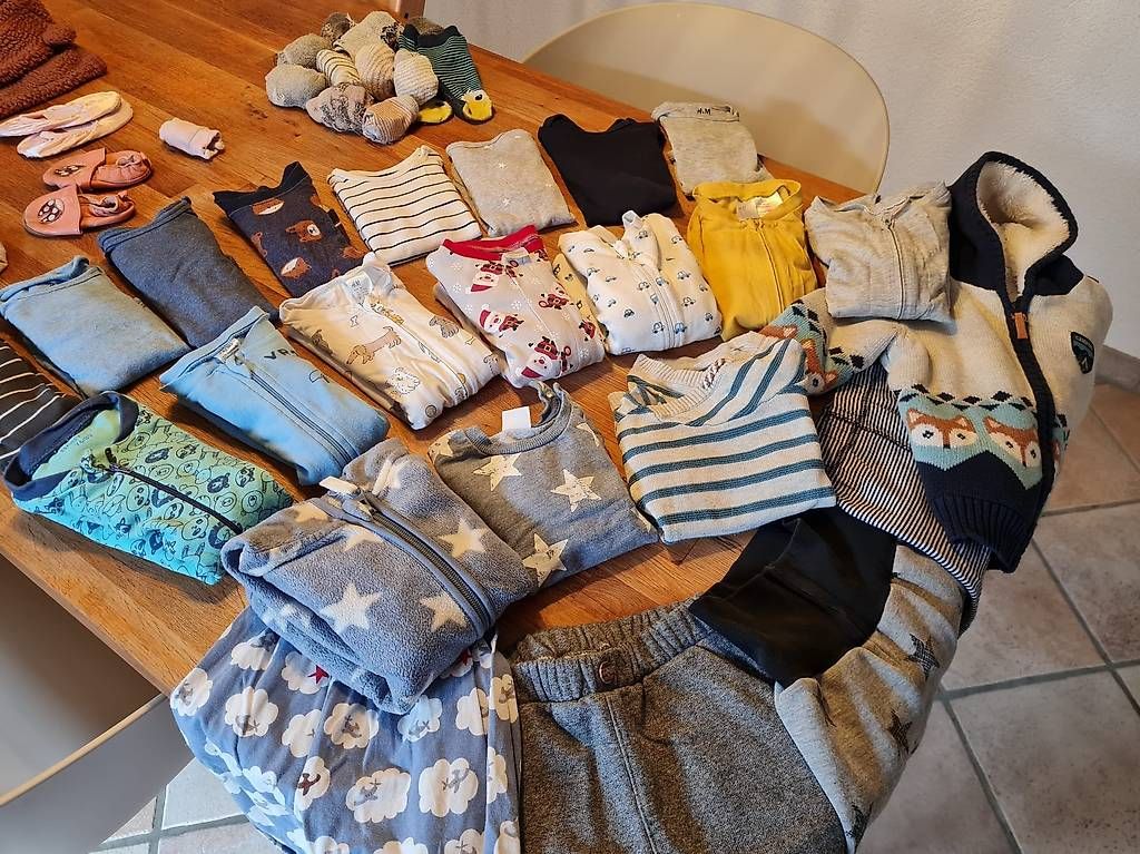 Kleiderpakete & -sets: Kinderkleider Gr. 80 – Gebraucht aus La Heutte von tau_5vvl
