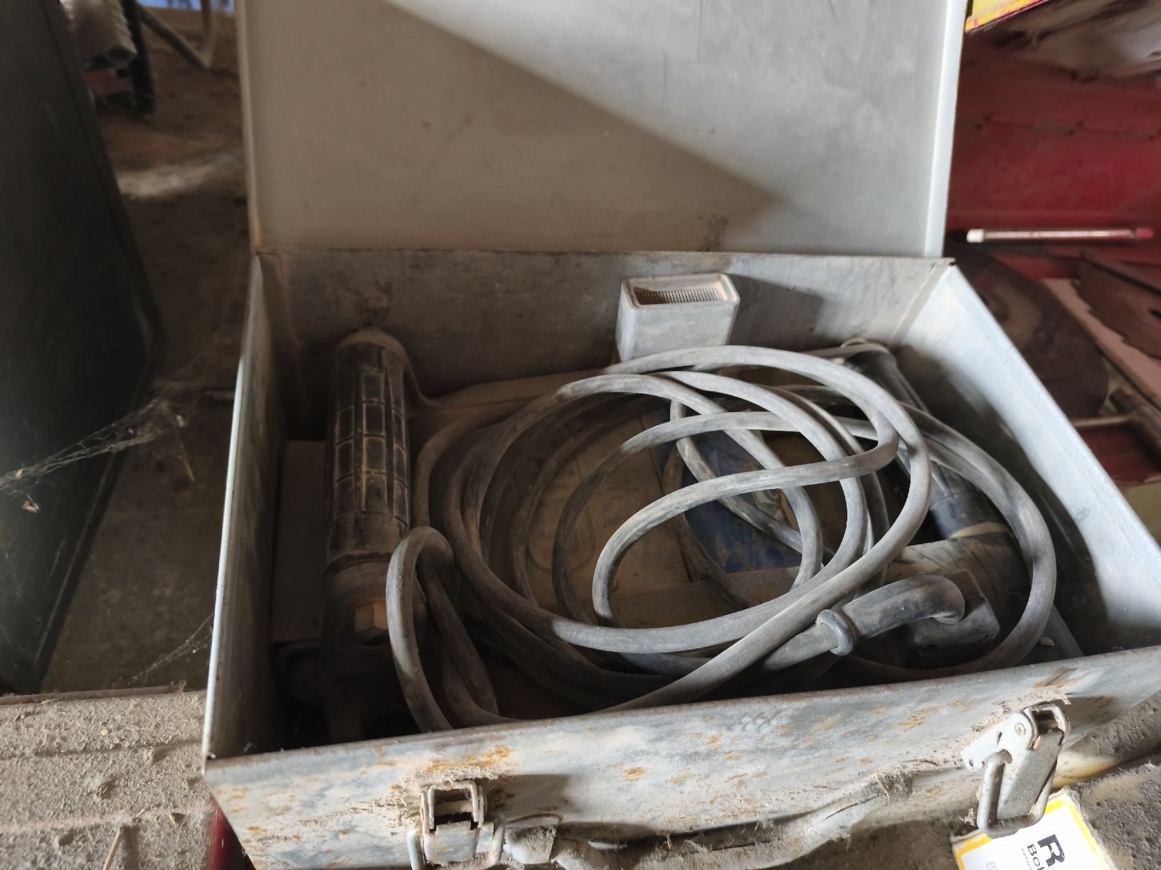 Toutes les machines: Schlitzmaschine im Metallkoffer – D'occasion à Birr par PalermoF
