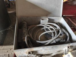 Schlitzmaschine im Metallkoffer