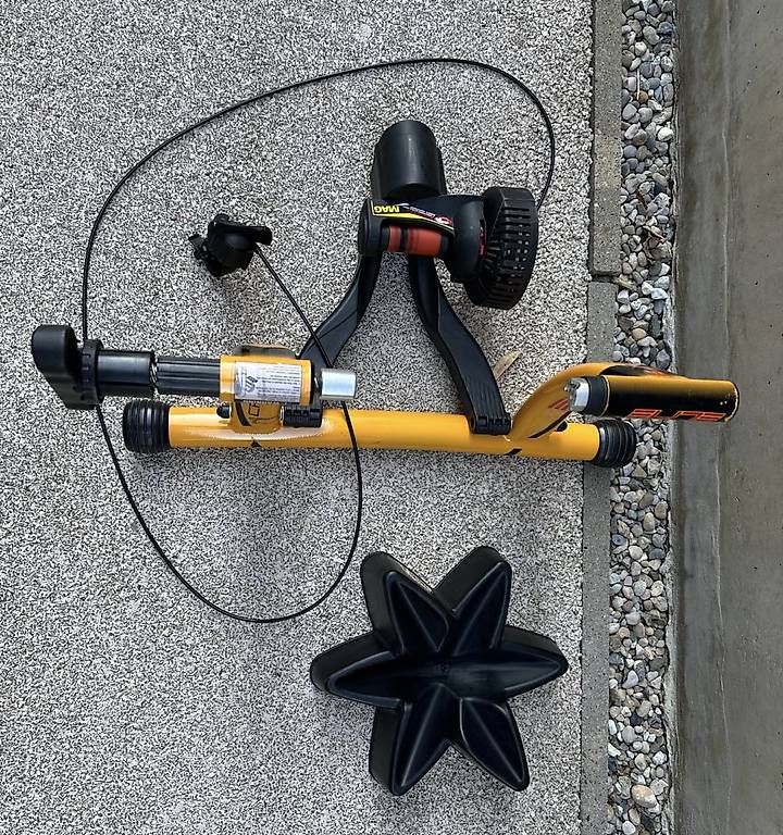 Hometrainer: Rouleau pour vélo – Usato da Faoug venduto da schneesauser 2