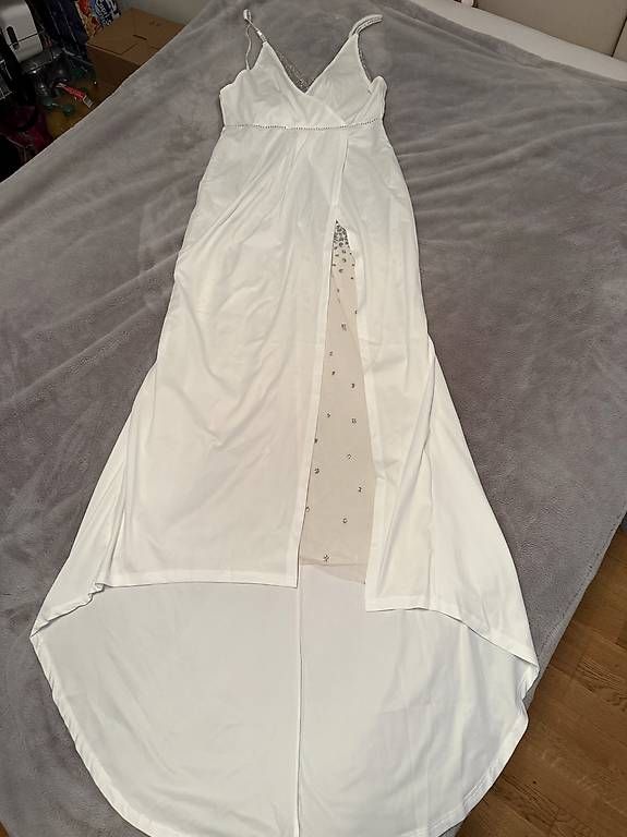 Robes: Kleid weiss grösse L – D'occasion à Füllinsdorf par Rivai 1