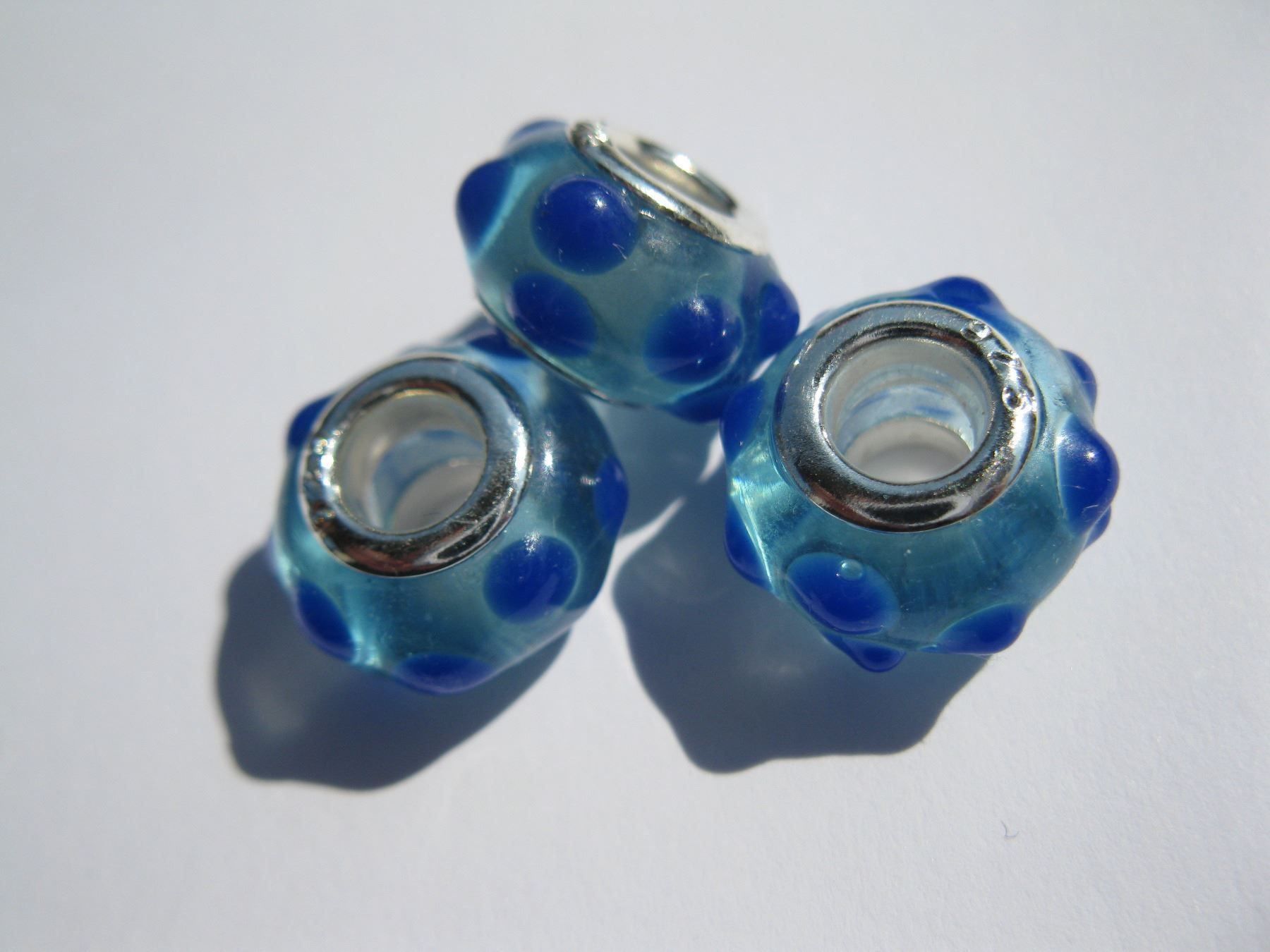 Perle (finte): 2 Grosslochperlen, Glas Bead blau, getupft – Nuovo e nell'imballaggio originale da St. Margarethen TG venduto da LuanaKa 1