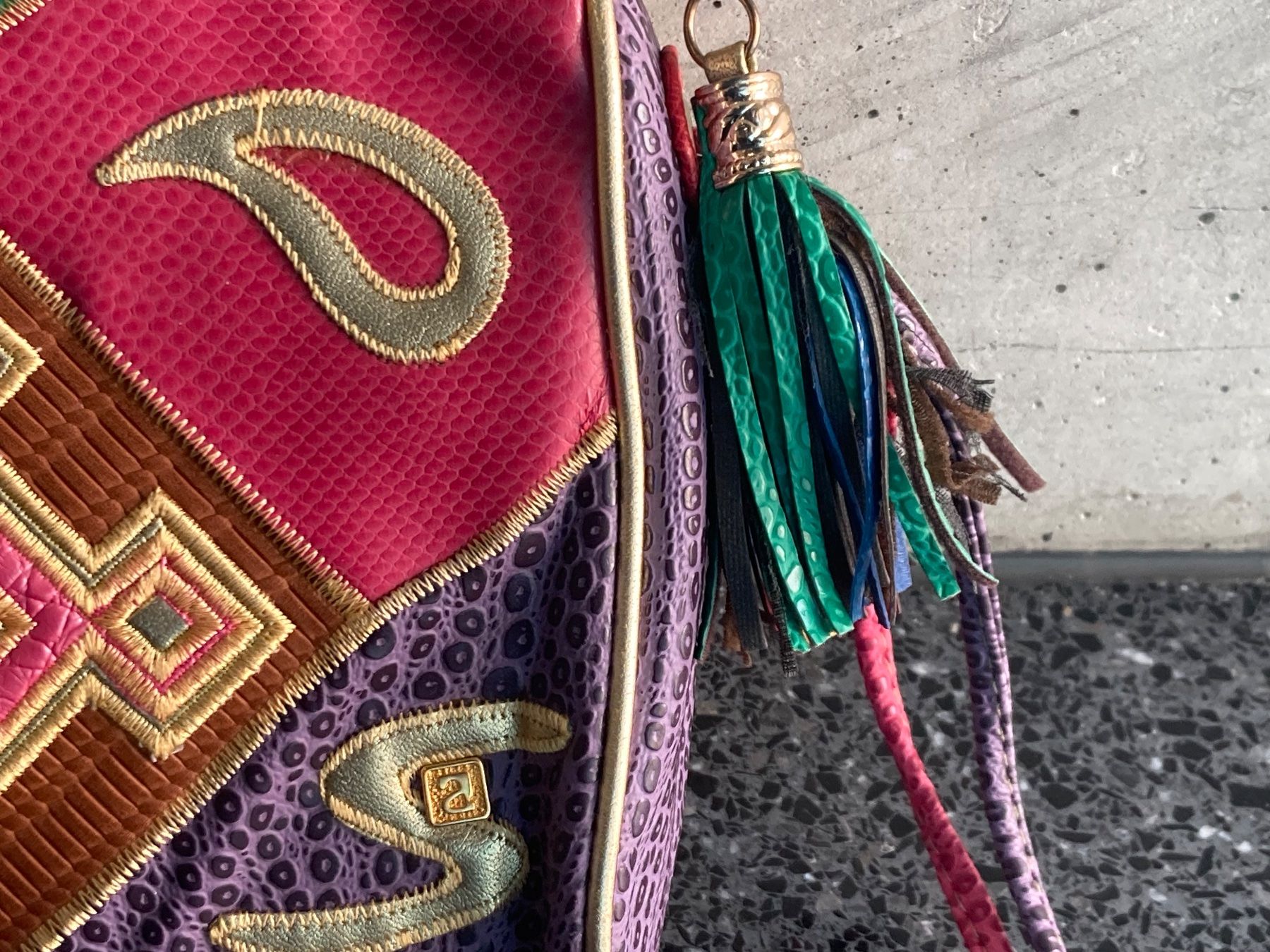 Borse da donna: Bunte Patchwork Handtasche mit Quaste, Retro Sommer Trend – Usato da Zürich venduto da Idbiw 4