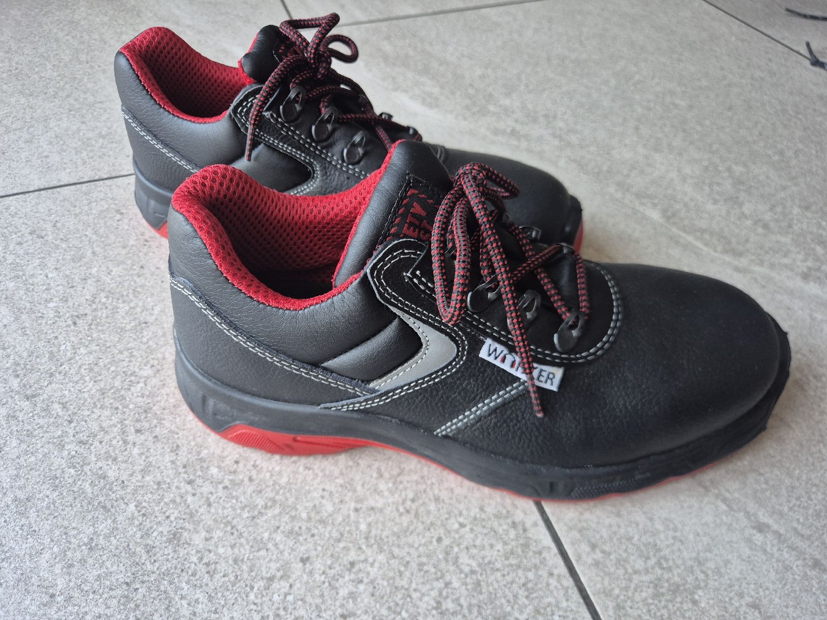Herrenschuhe: Arbeitsschuhe schwarz/rot Grösse EU 39 neu – Neu (gemäss Beschreibung) aus Frauenfeld von Dragonheart