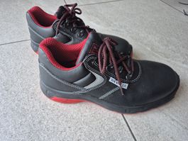 Arbeitsschuhe schwarz/rot Grösse EU 39 neu