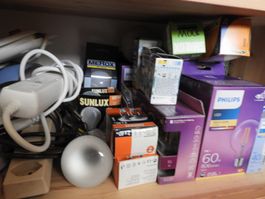 KONVOLUT ELEKTRO ARTIKEL, SPEZ. BIRNE, LAMPE, USW... KABEL,