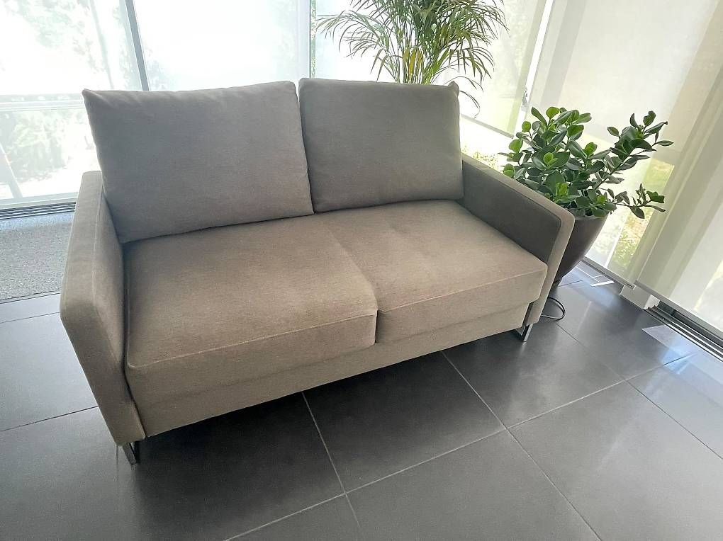 Divani: Modernes 2-Sitzer Schlafsofa  zeitloses Design! – Usato da Liebefeld venduto da Silmas