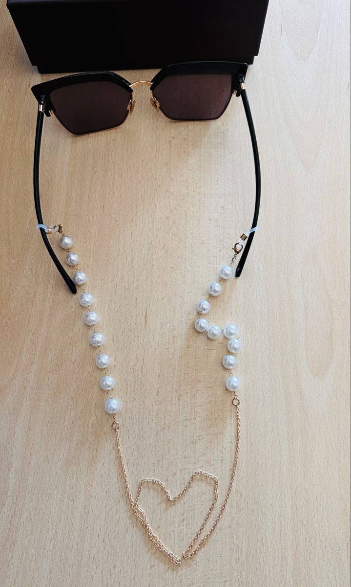 Altro in  Abbigliamento & Accessori: Brillenkette mit Perlen – Nuovo e nell'imballaggio originale da Zürich venduto da Fabrizio1978