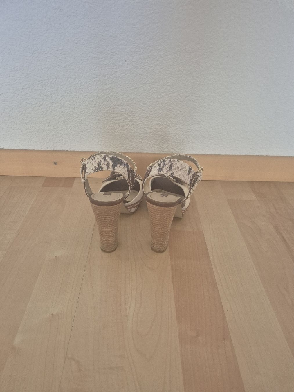 Scarpe da donna: Sandalen mit Absatz, Schlangenmuster, Grösse 35 – Nuovo (secondo la descrizione) da Zürich venduto da Sami78 2