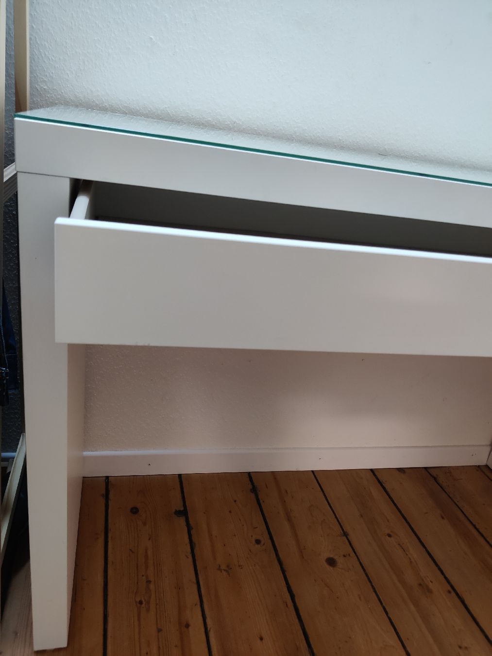 Ikea Tavoli da trucco: White Console Table with Glass Top and Drawer – Usato da St. Gallen venduto da jon_j6qp 3