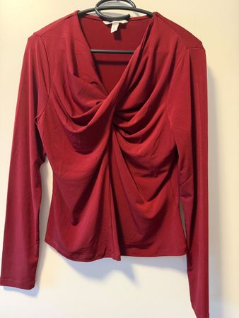 Neues Langarmshirt H&M rot gerafft Grösse L 😍