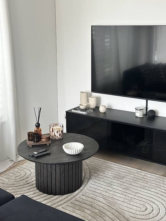 Tavoli: Moderner Couchtisch in dunkler Eiche mit Lamellenoptik – Usato da Glattfelden venduto da Edgar.Hessler