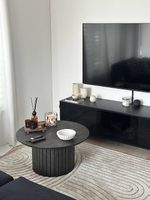 Moderner Couchtisch in dunkler Eiche mit Lamellenoptik