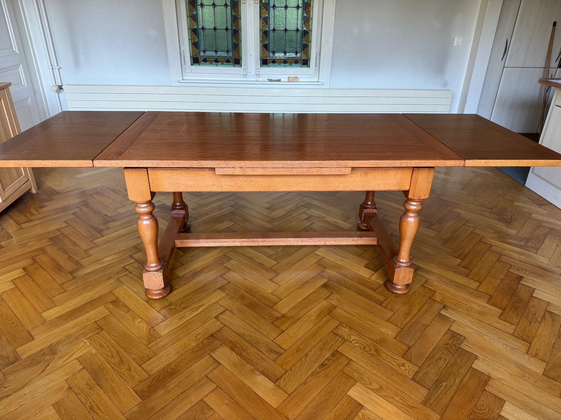 Tische: Table extensible en bois massiif – Gebraucht aus Neuchâtel von vid_5jwg 1