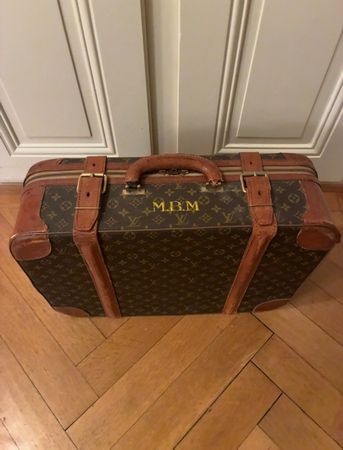 Valise LOUIS VUITTON souple à fermeture éclair.