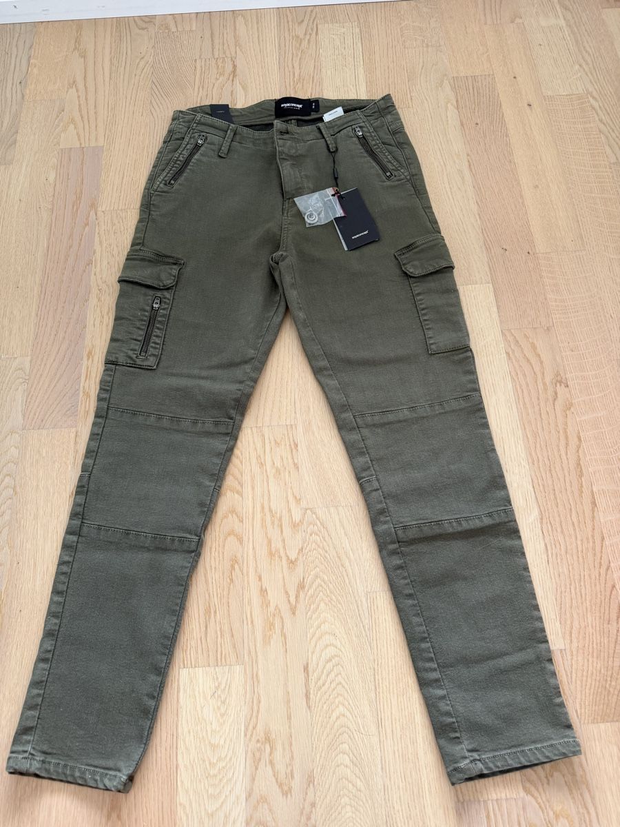 Pantalons: OLIVE HOSE – Neuf avec emballage d'origine à Liestal par sla.kova