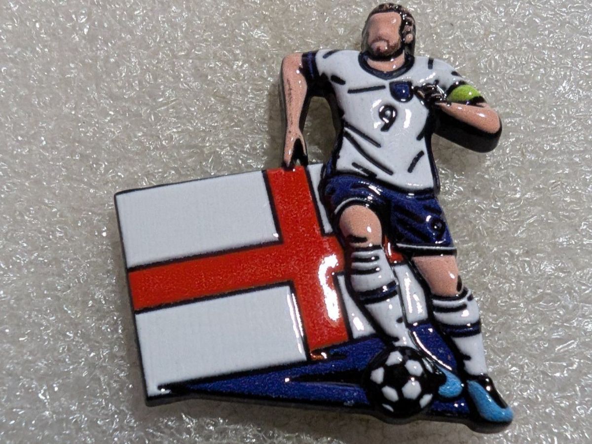 Plaketten & Abzeichen: Ansteckpin 16: Fussballstar – Gebraucht aus Oppligen von Pin-Fall-Shop