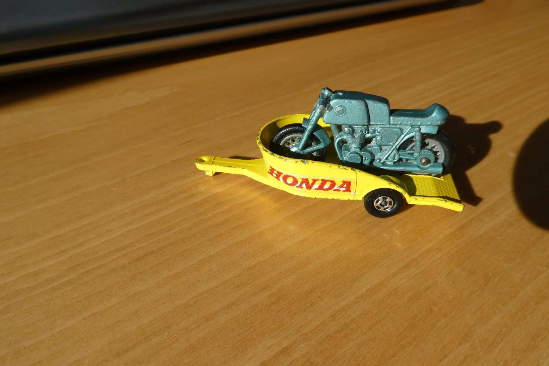 Matchbox Modellini d'auto: Matchbox Honda Töff mit Anhänger – Usato da Buochs venduto da hifipadi 5