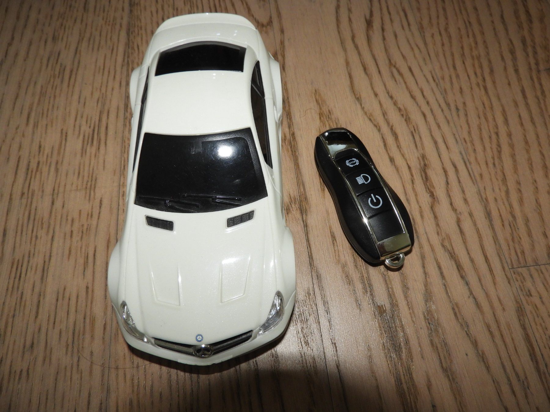 Jouets: Ferngesteuertes Mercedes-Modellauto – D'occasion à Hergiswil NW par Noema2006 1