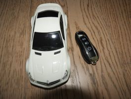 Weisses Mercedes Modellauto mit Fernbedienung