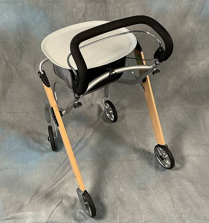 Ausili per la deambulazione: Trust Care Lets Go Indoor Rollator mit Tablett & Tasche – Usato da Pfeffingen venduto da Tackiboy 2