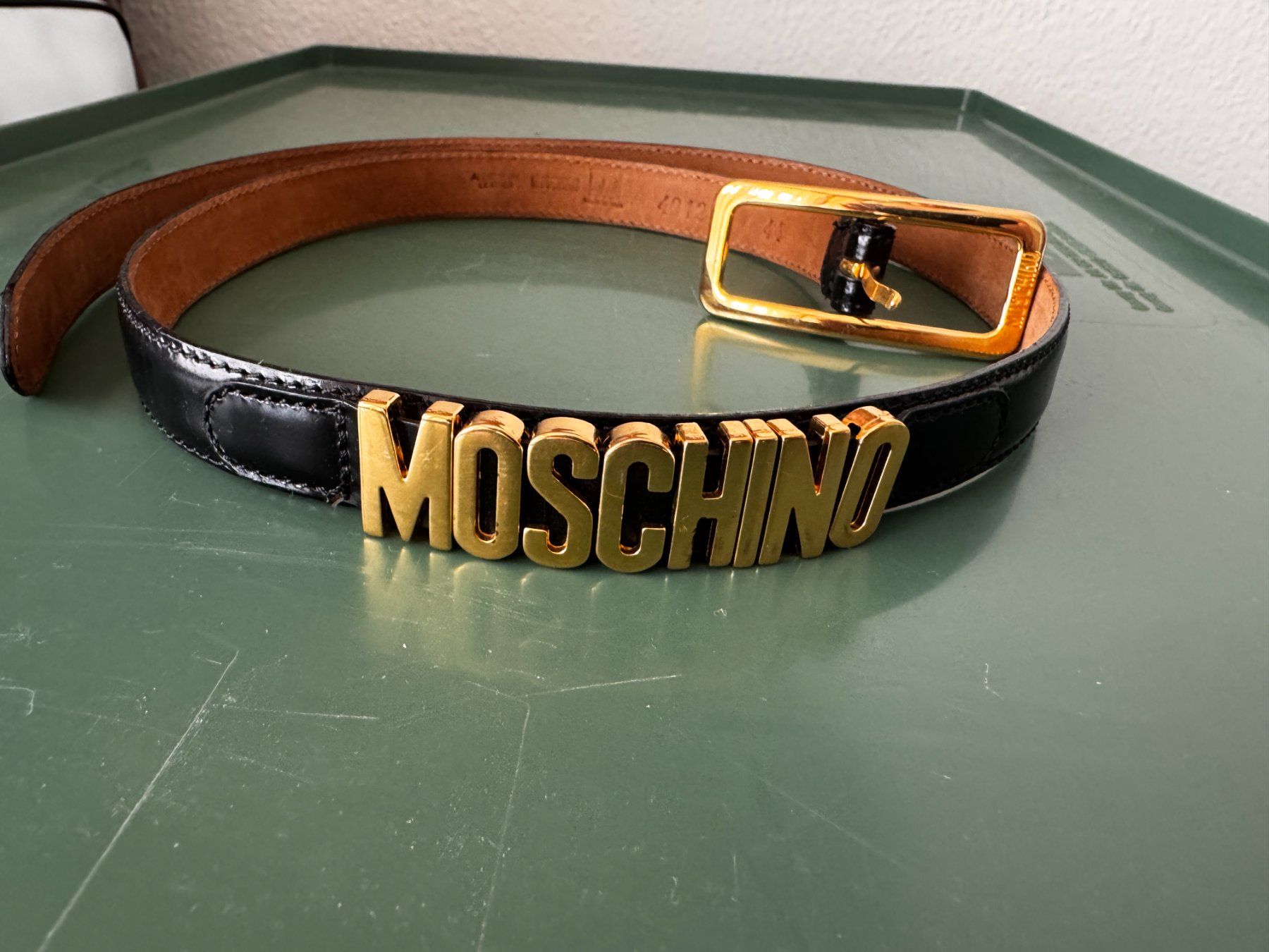 Moschino Cinture: Original Moschino Gürtel Leder 85cm – Usato da Muttenz venduto da einfach-schoen